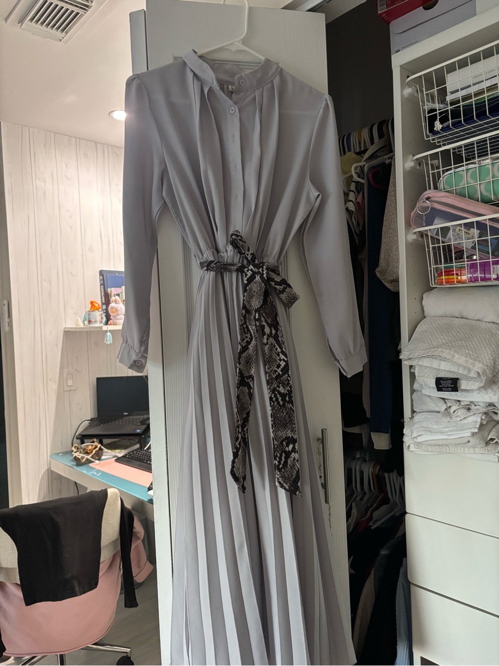 Classic Light Gray Pleated Long Sleeve Maxi Dress with Snake-Print Tie